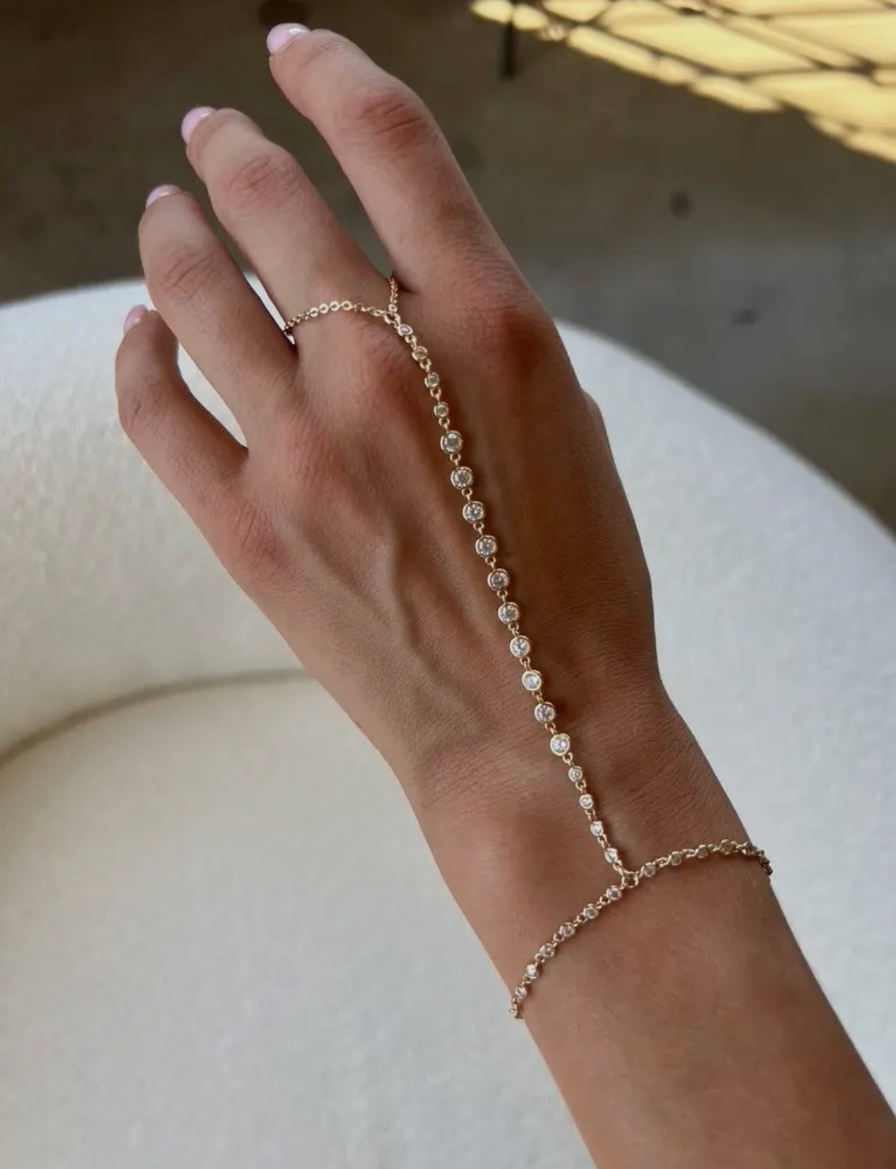 LILI CLASPE CICI HAND CHAIN