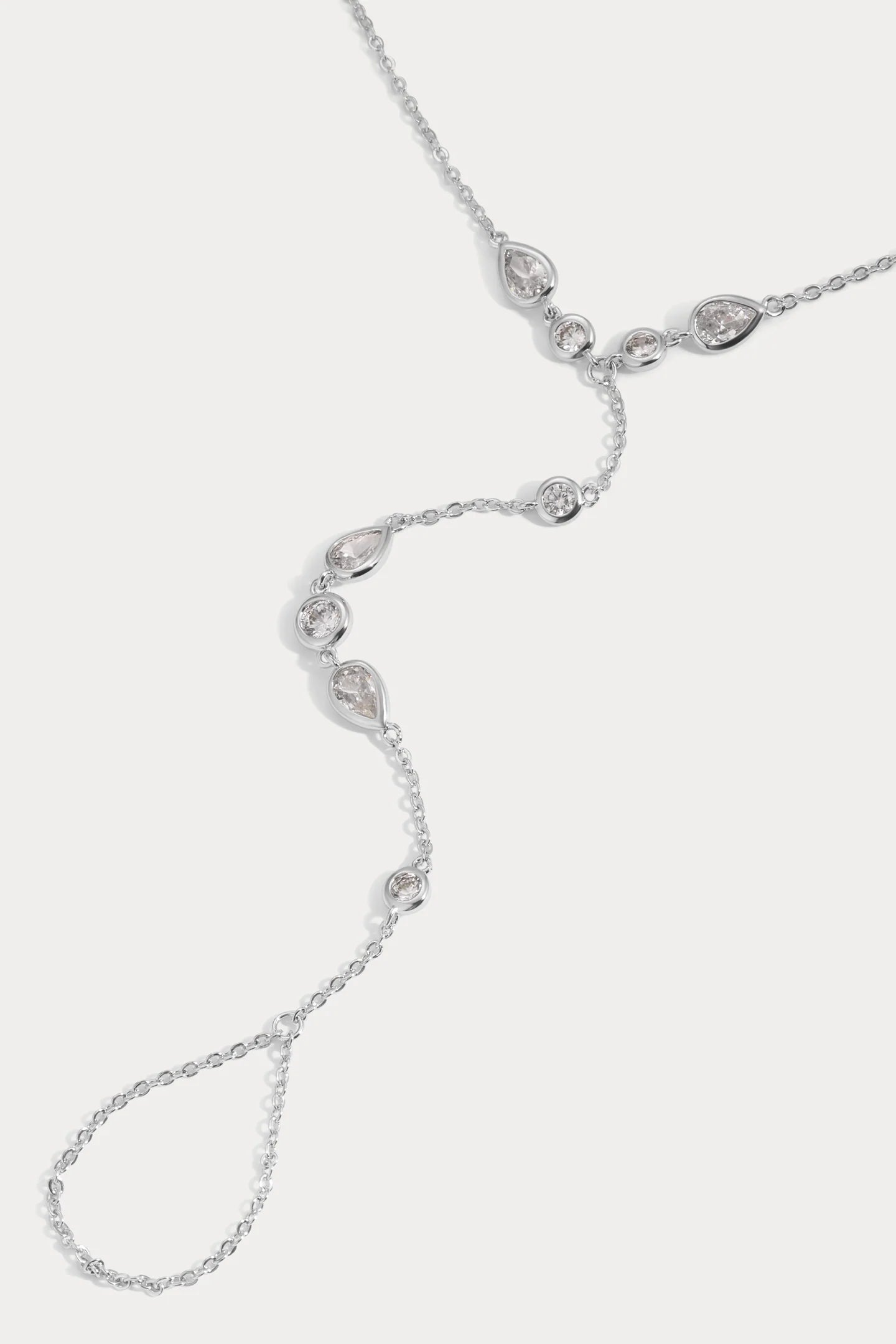 LILI CLASPE AURORA HAND CHAIN