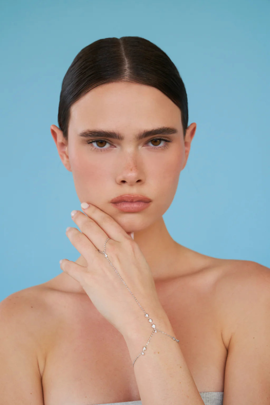 LILI CLASPE ANAIS HAND CHAIN