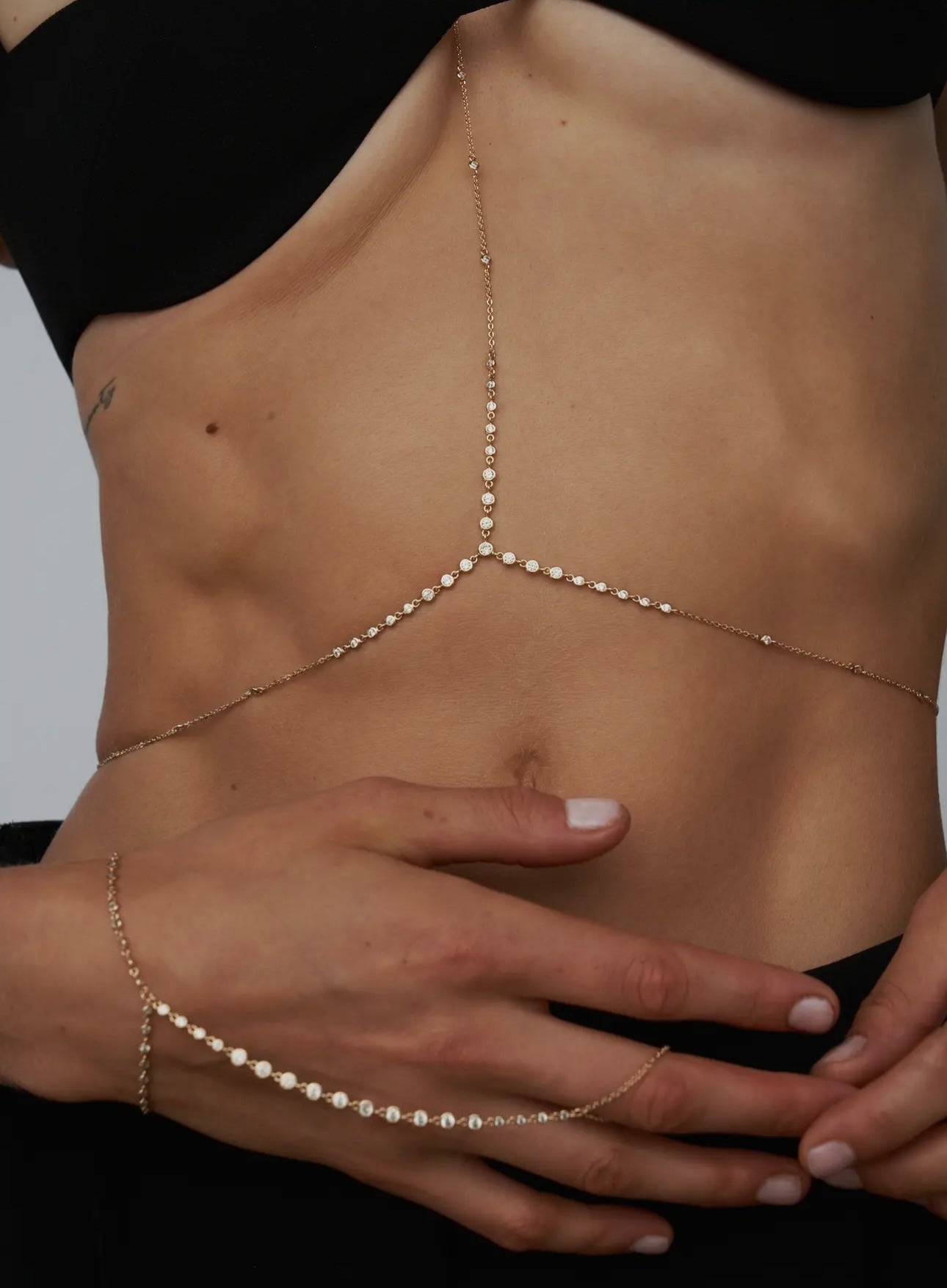 LILI CLASPE CICI HAND CHAIN