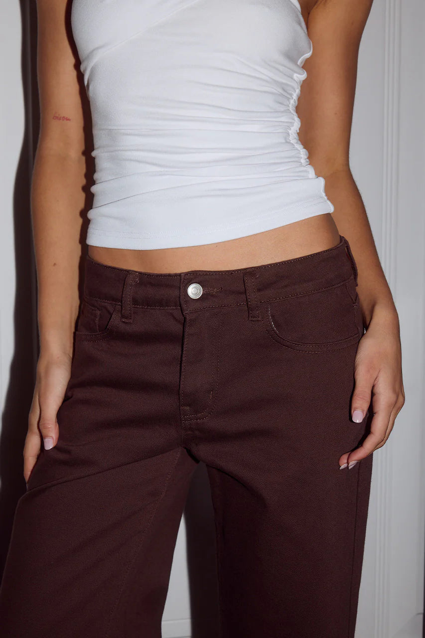 ZAVI STRAIGHT LEG JEANS - CHOCOLATE