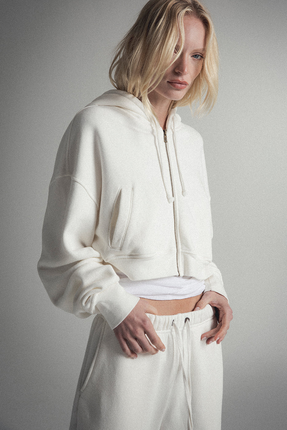 ELWOOD BABYDOLL CROP ZIP HOODIE - VINTAGE WHITE